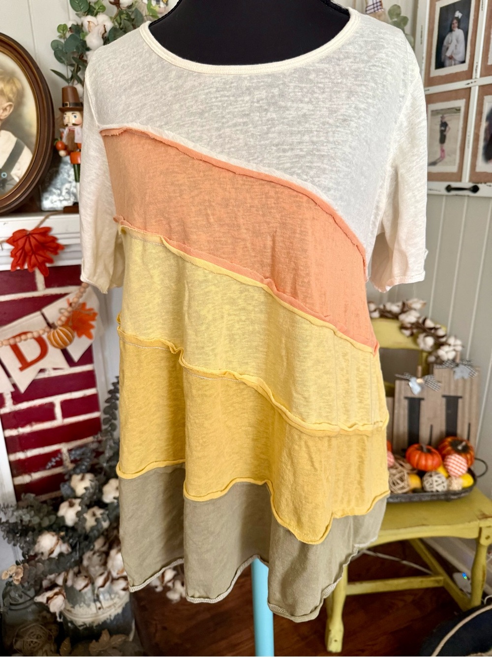easel Cream and Peach Colorblock Short Sleeve Top with Yellow, Olive Panels Sz S